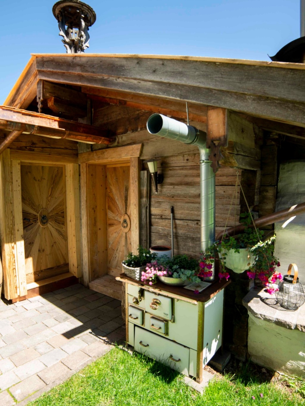 Troatkasten mit altem Ofen im Aparthotel Steger