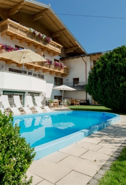 Pool im Garten